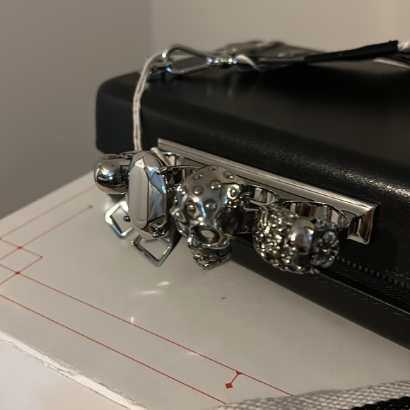 New authentic Alexander McQueen bag - Picture 3 of 11